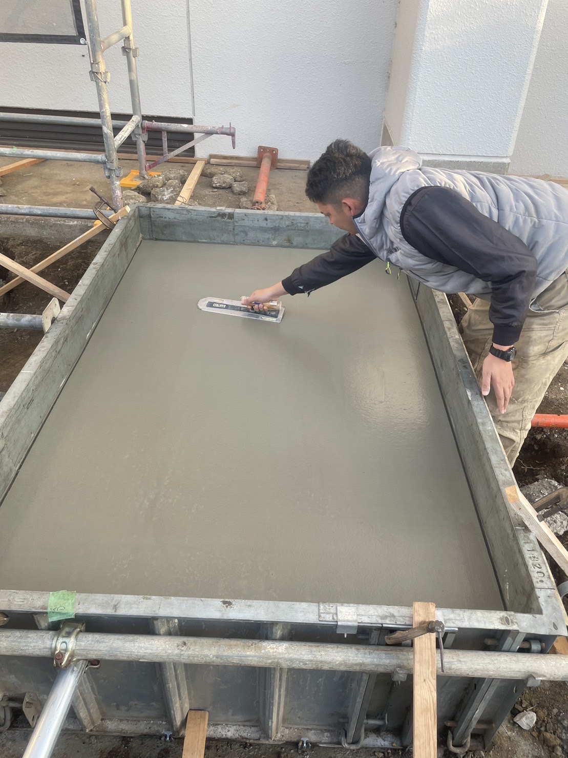 府中市 コンクリート基礎工事　フェンス工事